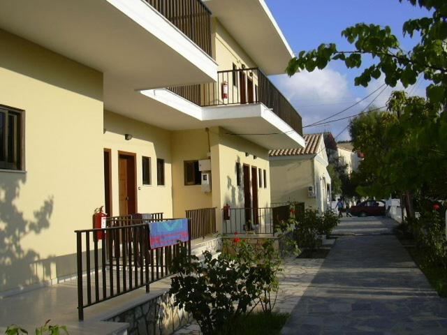 The 3 Little Pigs Apartments Σιδάρι Εξωτερικό φωτογραφία